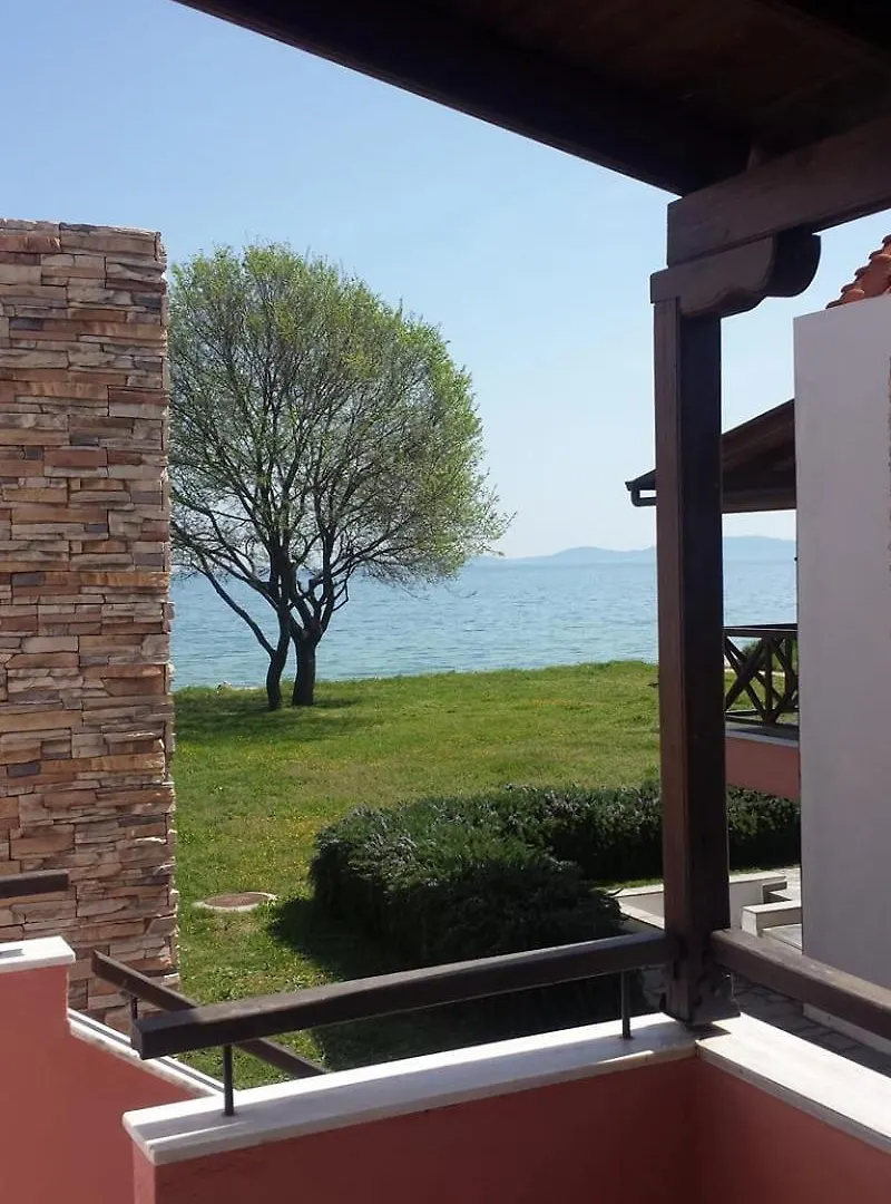 Beachfront Stylish Maisonette In Ierissós Griekenland