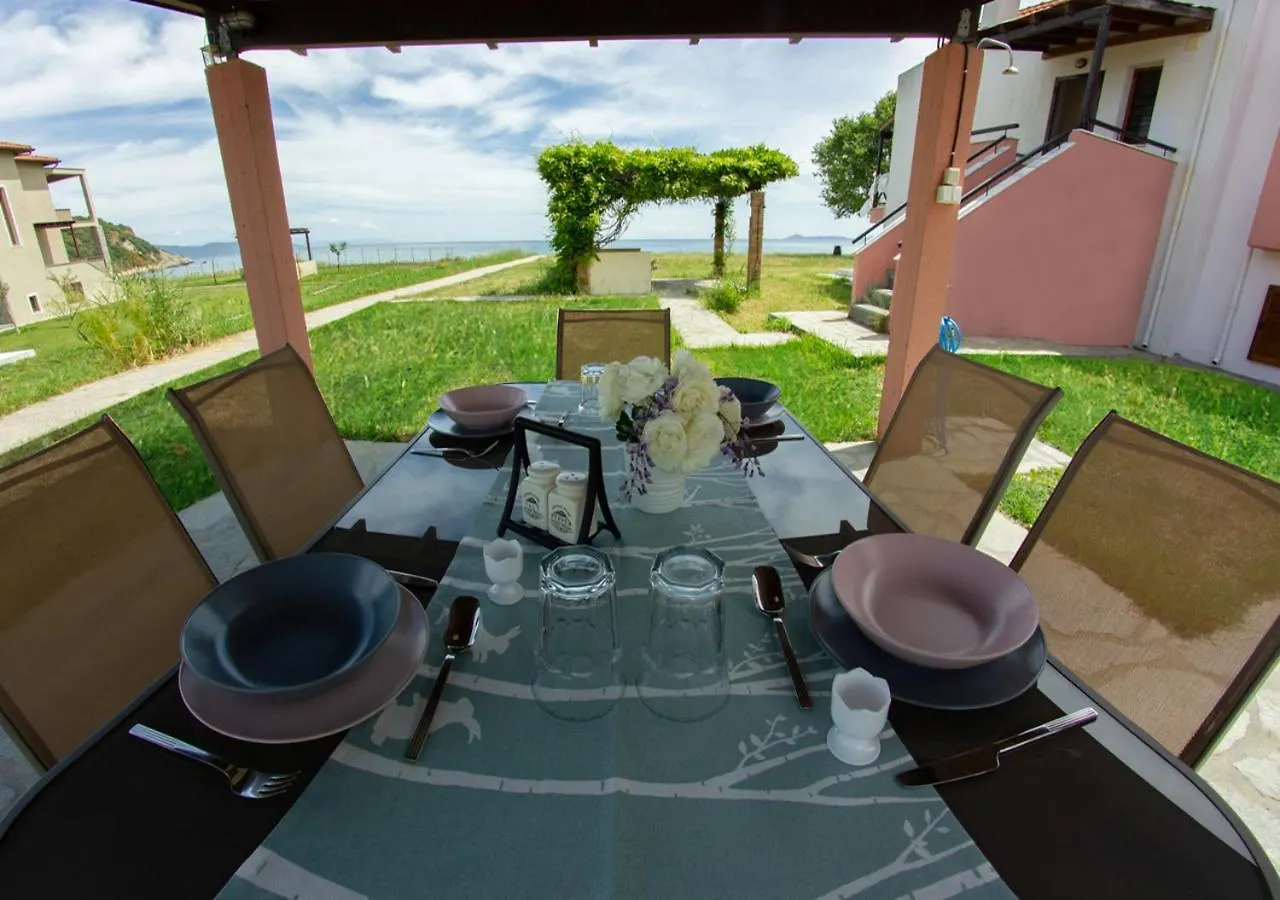 Vakantiehuis Beachfront Stylish Maisonette In Ierissós